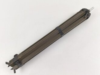 Hölzernes Gestell, Zapfendurchmesser 13mm. Originallack, nicht ausgezogen ohne Zapfen 59cm lang., keine Markierungen