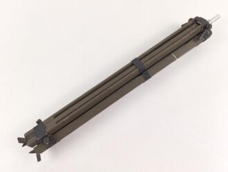 Hölzernes Gestell, Zapfendurchmesser 13mm. Originallack, nicht ausgezogen ohne Zapfen 59cm lang., keine Markierungen