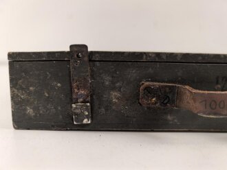Transportkasten aus Holz, Maße etwa 22,5, x 32 x 5,5cm. Unmarkiert, Originallack