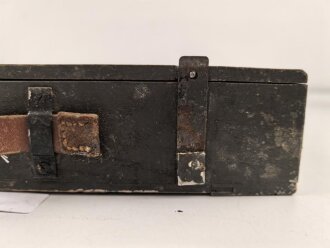 Transportkasten aus Holz, Maße etwa 22,5, x 32 x 5,5cm. Unmarkiert, Originallack