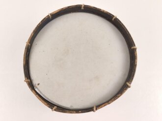 Frankreich, alte Trommel Hersteller J & E Gaudu. Höchstwahrscheinlich militärischen Ursprungs. Durchmesser etwa 36cm. Die Felle "erneuert" ungereinigt