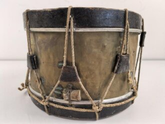 Frankreich, alte Trommel Hersteller J & E Gaudu. Höchstwahrscheinlich militärischen Ursprungs. Durchmesser etwa 36cm. Die Felle "erneuert" ungereinigt