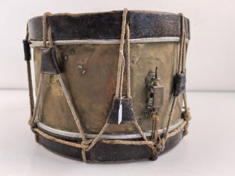 Frankreich, alte Trommel Hersteller J & E Gaudu. Höchstwahrscheinlich militärischen Ursprungs. Durchmesser etwa 36cm. Die Felle "erneuert" ungereinigt