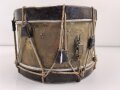 Frankreich, alte Trommel Hersteller J & E Gaudu. Höchstwahrscheinlich militärischen Ursprungs. Durchmesser etwa 36cm. Die Felle "erneuert" ungereinigt