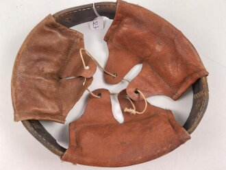 1.Weltkrieg, Innenfutter für einen Stahlhelm Modell 1916. Neuzeitliche Fertigung, datiert 1917. Umfang aussen gemessen 65cm