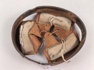 1.Weltkrieg, Innenfutter für einen Stahlhelm Modell 1916. Neuzeitliche Fertigung, datiert 1917. Umfang aussen gemessen 65cm