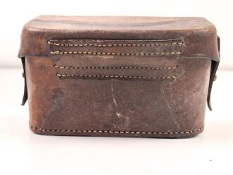 Koppeltasche für Sanitäter, frühes Stück mit Messingbeschlägen, ungereinigt, Leder zum Teil angetrocknet