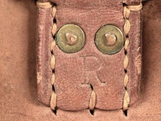Koppeltasche für Sanitäter, frühes Stück mit Messingbeschlägen, ungereinigt, Leder zum Teil angetrocknet