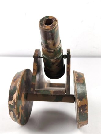 Spielzeug Kanone, vermutlich ein Geschütz aus dem 1. Weltkrieg Darstellend. Gesamtlänge etwa 28cm, Originallack