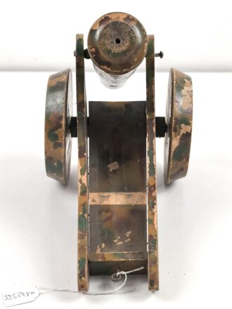 Spielzeug Kanone, vermutlich ein Geschütz aus dem 1. Weltkrieg Darstellend. Gesamtlänge etwa 28cm, Originallack
