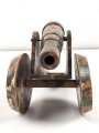 Spielzeug Kanone, vermutlich ein Geschütz aus dem 1. Weltkrieg Darstellend. Gesamtlänge etwa 28cm, Originallack
