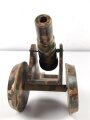 Spielzeug Kanone, vermutlich ein Geschütz aus dem 1. Weltkrieg Darstellend. Gesamtlänge etwa 28cm, Originallack