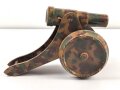 Spielzeug Kanone, vermutlich ein Geschütz aus dem 1. Weltkrieg Darstellend. Gesamtlänge etwa 28cm, Originallack