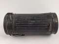Bereitschaftsbüchse Modell 1938 für eine Gasmaske der Wehrmacht. Überlackiertes Stück, datiert 1940