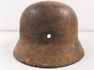 Stahlhelmglocke Modell 1935 Wehrmacht. Grob gereinigter Wasserfund