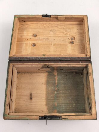 Transportbehälter Holz für " Kampfstoffproben" der Wehrmacht. Überlackiertes Stück