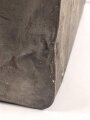 Offizierskiste des Bekleidungs Amts Assistenten Bauer. Gebraucht, ungereinigt. Gleiche Kiste wie Artikelnummern 172980 und 172982 lenegn den Schluss Nahe, das es sich auch hier um eine Kiste des Kolonialamtes handelt