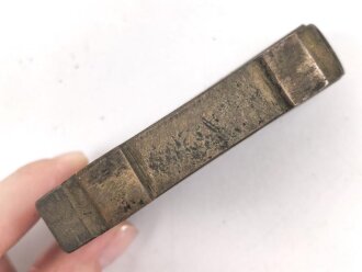 Kleine Wasserwaage in Messingvorrichtung. Frankreich ?. Datiert 1907, in Lederhülle, diese etwa 9,5cm lang