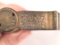 Kleine Wasserwaage in Messingvorrichtung. Frankreich ?. Datiert 1907, in Lederhülle, diese etwa 9,5cm lang