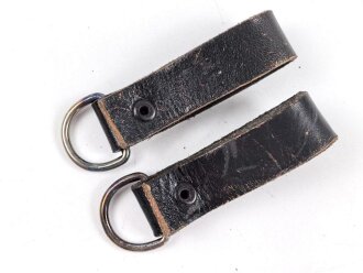 Paar Aufschiebeschlaufen aus schwarzem Leder. Fertigung...