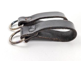 Paar Aufschiebeschlaufen aus schwarzem Leder. Fertigung nach 1945 ?