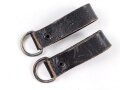 Paar Aufschiebeschlaufen aus schwarzem Leder. Fertigung nach 1945 ?