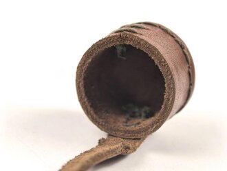 Regenschutzdeckel für ein Zielfernrohr. Leder, Durchmesser der Kappen innen 27 und 30mm, Abstand der Deckel 15cm