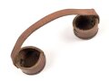 Regenschutzdeckel für ein Zielfernrohr. Leder, Durchmesser der Kappen innen 27 und 30mm, Abstand der Deckel 15cm