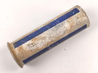 Rauchspurpatrone blau Wehrmacht. Abgeschossene, leere Aluminiumhülse, ungereinigt, datiert 1943