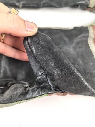 Bundeswehr, Paar Tarnhandschuhe aus den 1950iger Jahren. Stark getragen