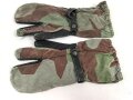 Bundeswehr, Paar Tarnhandschuhe aus den 1950iger Jahren. Stark getragen