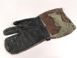 Bundeswehr, einzelner Tarnhandschuh aus den 1950iger Jahren. Stark getragen