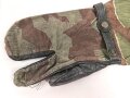 Bundeswehr, einzelner Tarnhandschuh aus den 1950iger Jahren. Stark getragen