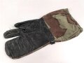 Bundeswehr, einzelner Tarnhandschuh aus den 1950iger Jahren. Stark getragen