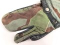 Bundeswehr, einzelner Tarnhandschuh aus den 1950iger Jahren. Stark getragen