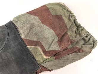 Bundeswehr, einzelner Tarnhandschuh aus den 1950iger Jahren. Stark getragen