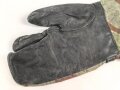 Bundeswehr, einzelner Tarnhandschuh aus den 1950iger Jahren. Stark getragen