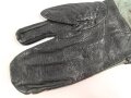 Bundeswehr, einzelner Tarnhandschuh aus den 1950iger Jahren. Stark getragen