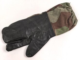 Bundeswehr, einzelner Tarnhandschuh aus den 1950iger Jahren. Stark getragen