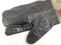 Bundeswehr, einzelner Tarnhandschuh aus den 1950iger Jahren. Stark getragen