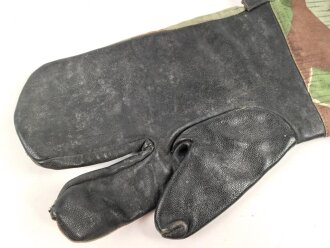 Bundeswehr, einzelner Tarnhandschuh aus den 1950iger Jahren. Stark getragen