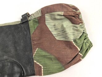 Bundeswehr, einzelner Tarnhandschuh aus den 1950iger Jahren. Stark getragen