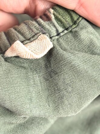 Bundeswehr, einzelner Tarnhandschuh aus den 1950iger Jahren. Stark getragen