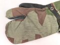 Bundeswehr, einzelner Tarnhandschuh aus den 1950iger Jahren. Stark getragen