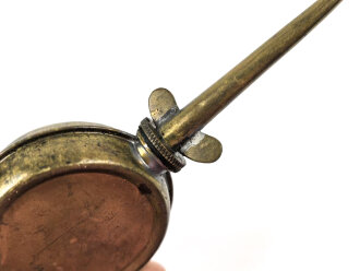 Schweiz, Ölkännchen aus Messingblech, Durchmesser um 50mm. Variante mit Flügelmutter. Gebraucht, sie erhalten ein ( 1 ) Stück, alle leicht unterschiedlich