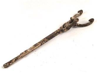 1.Weltkrieg, mir unbekanntes Ausrüstungsstück, unereinigter Bodenfund aus alter Sammlung, Gesamtlänge etwa 52cm