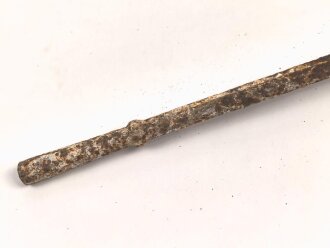 1.Weltkrieg, mir unbekanntes Ausrüstungsstück, unereinigter Bodenfund aus alter Sammlung, Gesamtlänge etwa 52cm