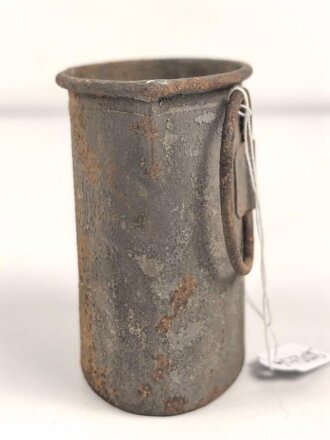 1.Weltkrieg Trinkbecher, Ausführung in Eisenblech, datiert 1916, ungereinigtes Stück