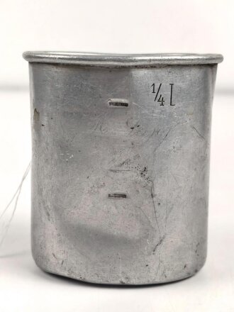 1.Weltkrieg Trinkbecher, Ausführung in Aluminium, datiert 1914, ein Bügel fehlt