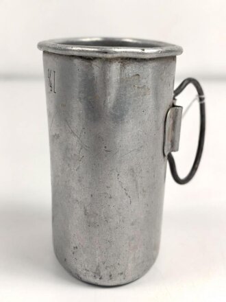 1.Weltkrieg Trinkbecher, Ausführung in Aluminium, datiert 1914, ein Bügel fehlt
